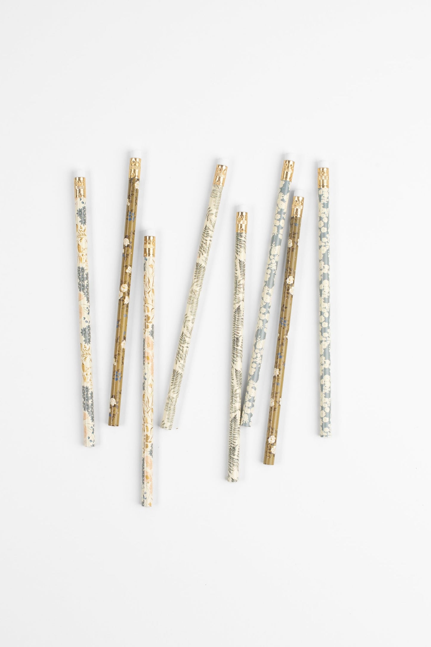 This Pipet Pencil Set by Bonnie Christine, with its charming floral designs and gold foil accents, makes a perfect gift for writers, artists, and creatives, offering a blend of functionality and beauty for note-taking or list-making.