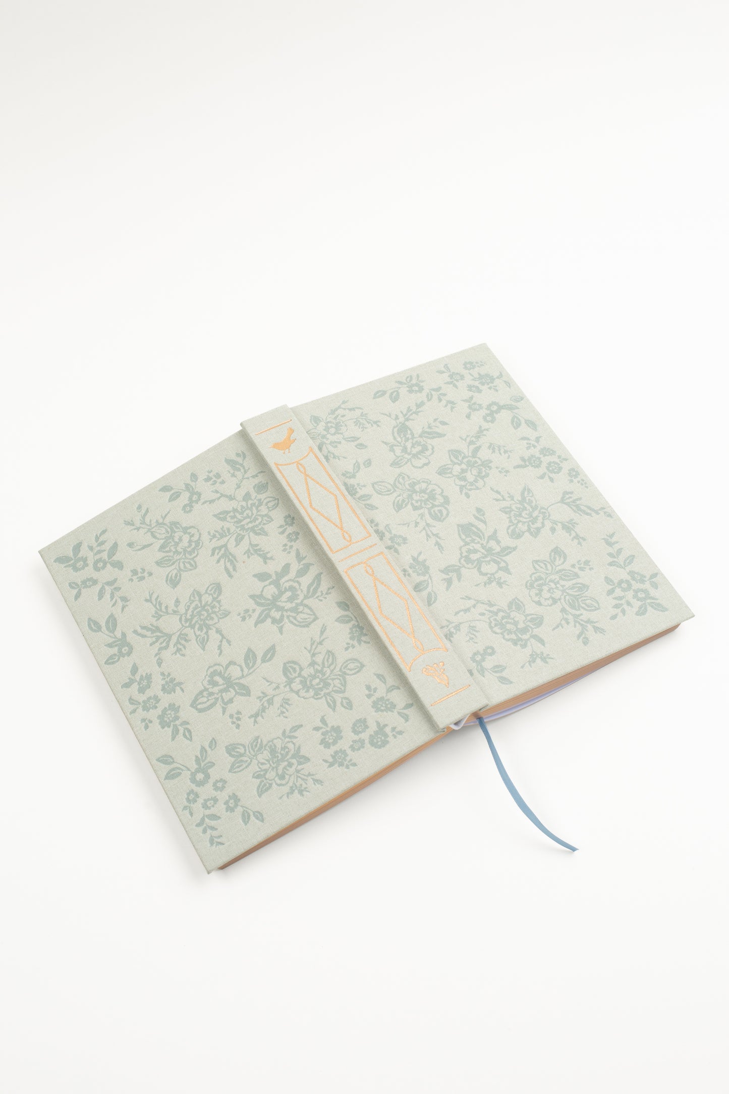Surface Pattern Designer and Creative Entrepreneur Bonnie Christine introduces the Daydreamer Sketchbook, exclusively designed for Flowerie Shop, featuring a textured linen cover, gold foil spine, and debossed design.